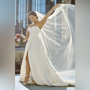 David's Bridal Elegant White Wedding Dress